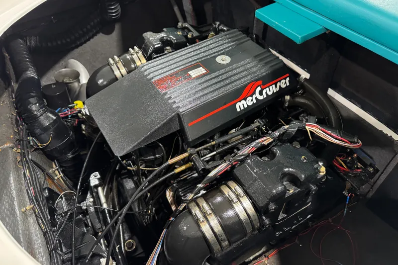 Slide: The Image of 1989 Glastron/Carlson 19 CSS boat engine, featuring a MerCruiser motor. - 16