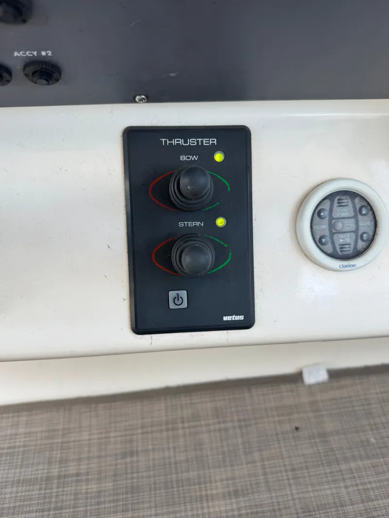 Slide: The Image of Sea Ray Sundancer 330 1997 - 12