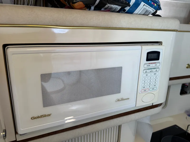 Slide: The Image of Sea Ray Sundancer 330 1997 - 18