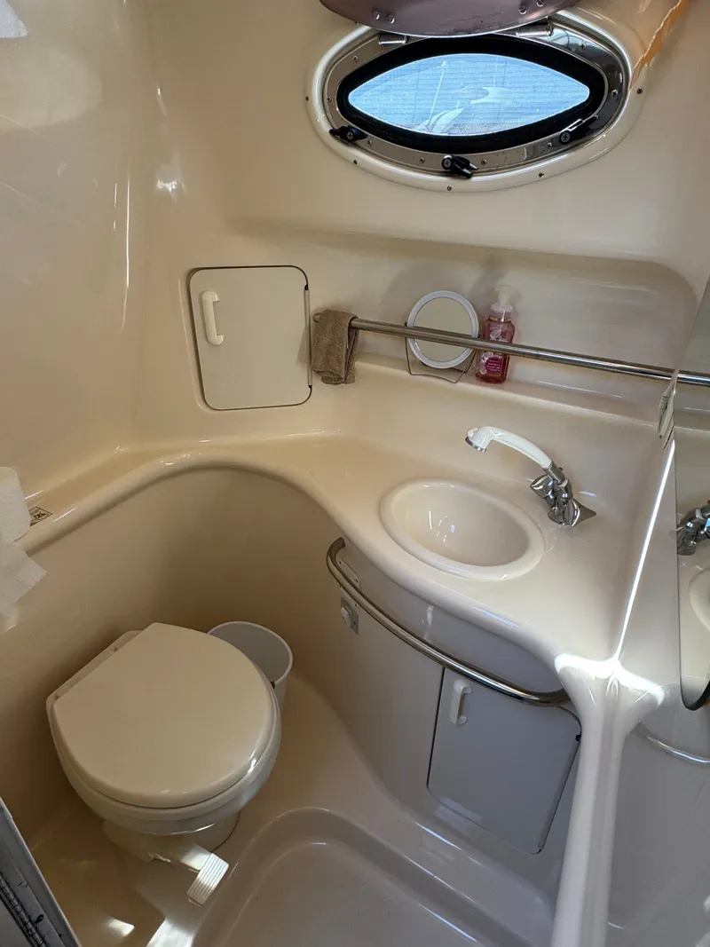 Slide: The Image of Sea Ray Sundancer 330 1997 - 21