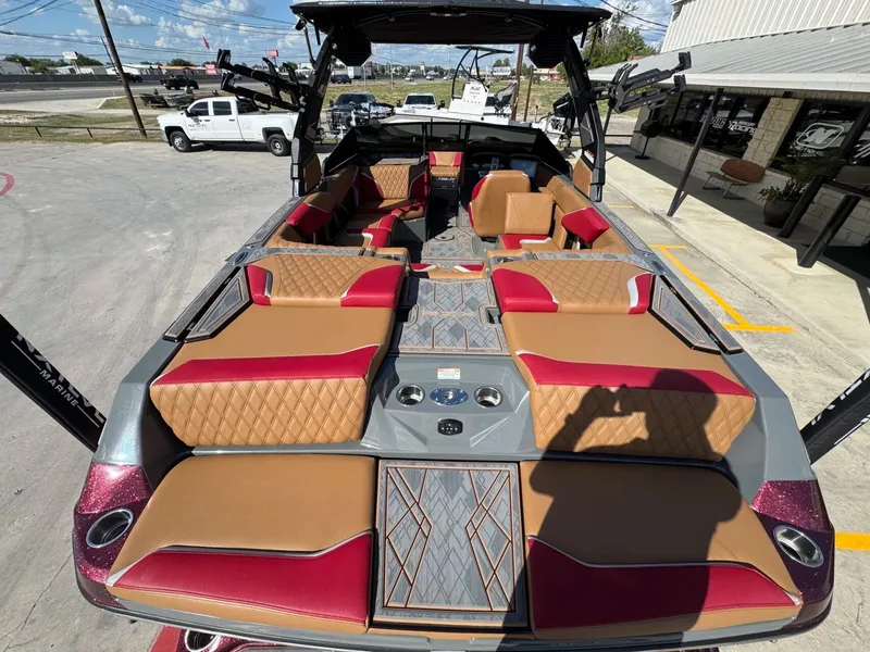 Slide: The Image of Tigé 22RZX 2024 - 10