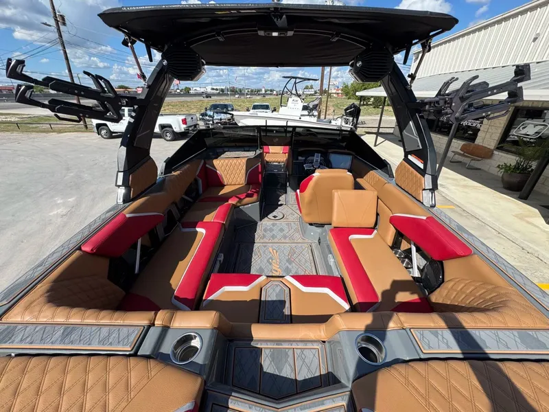 Slide: The Image of Tigé 22RZX 2024 - 11