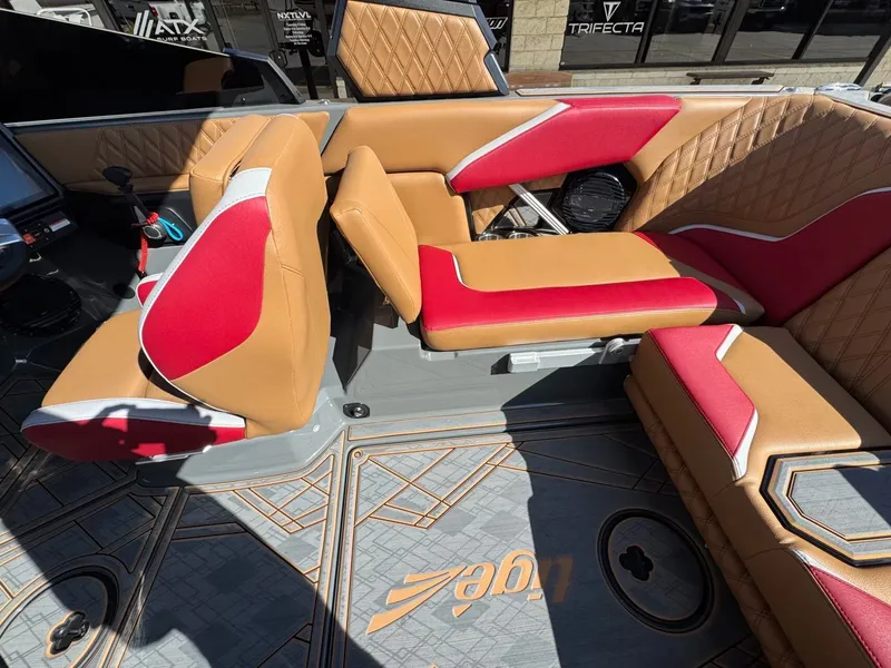 Slide: The Image of Tigé 22RZX 2024 - 12