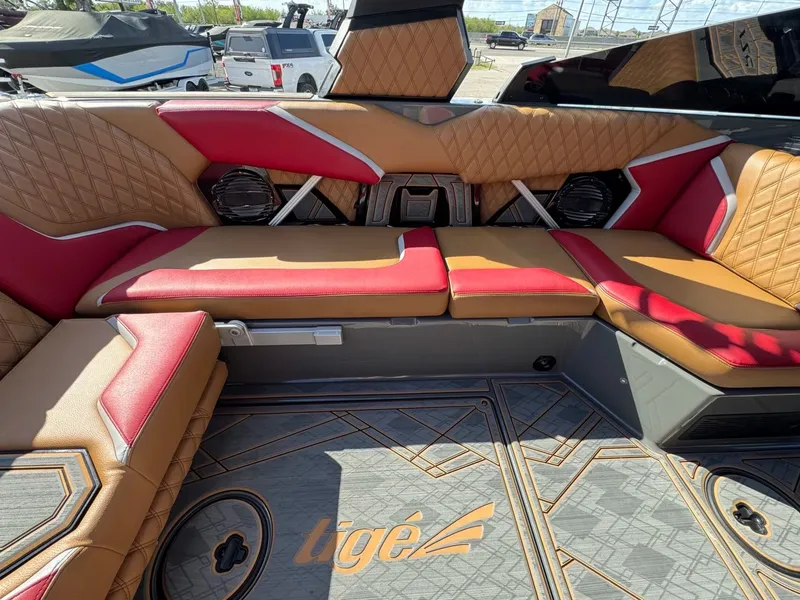 Slide: The Image of Tigé 22RZX 2024 - 14