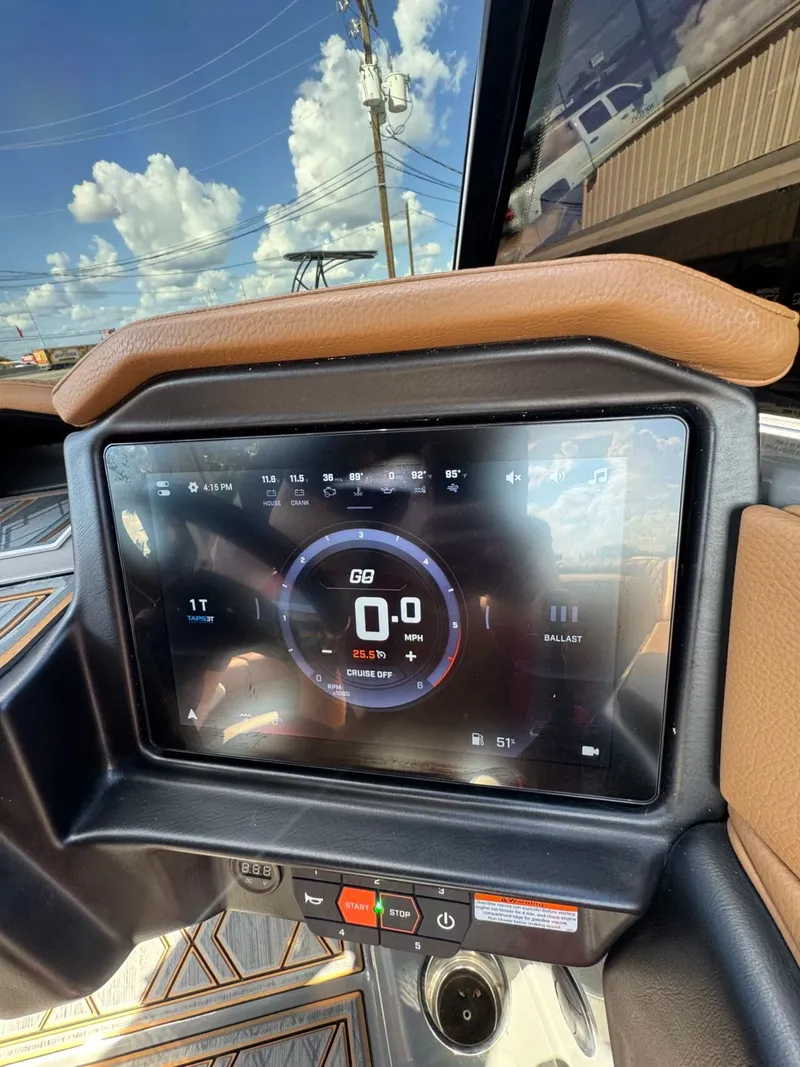 Slide: The Image of Tigé 22RZX 2024 - 18