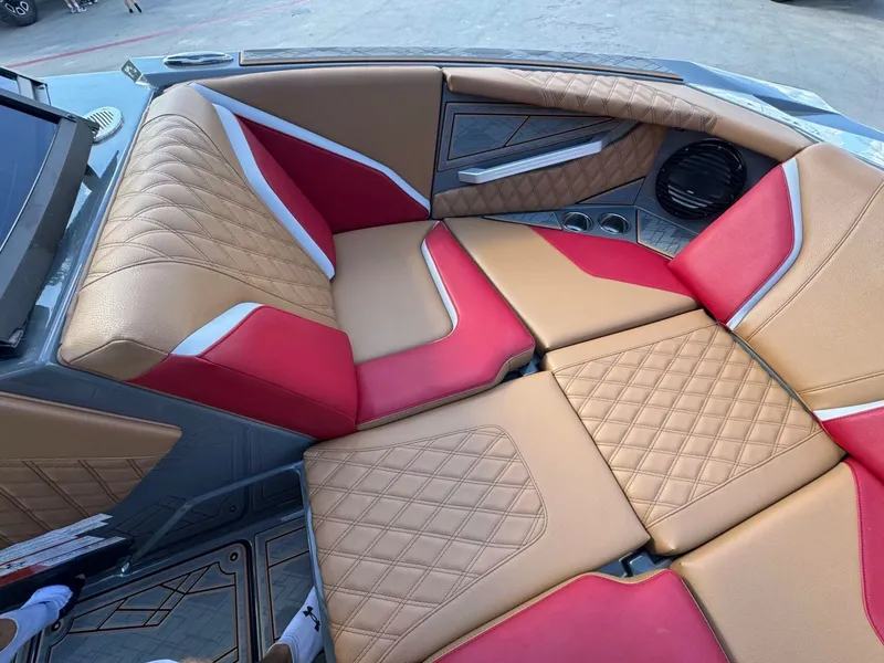 Slide: The Image of Tigé 22RZX 2024 - 21