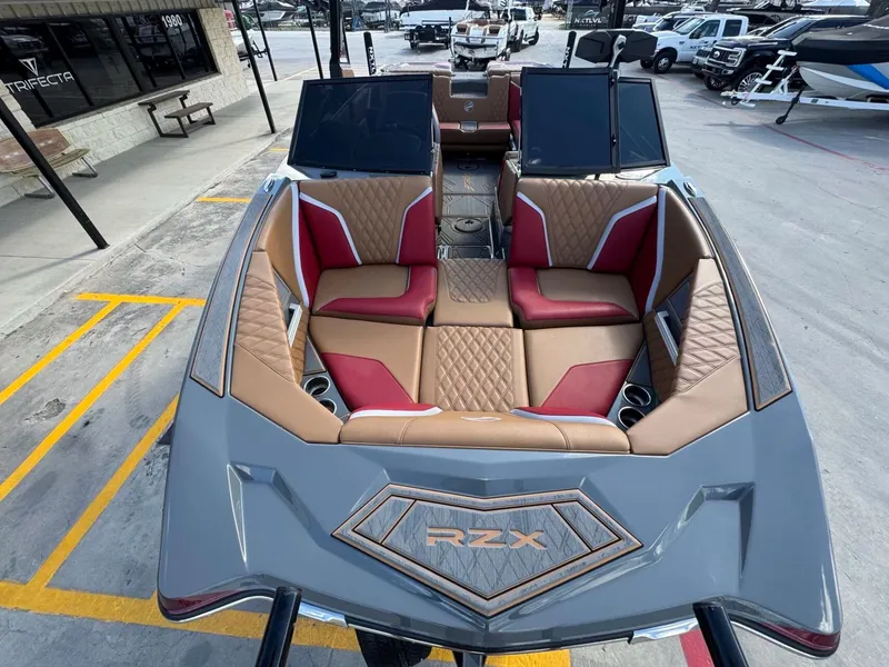 Slide: The Image of Tigé 22RZX 2024 - 24