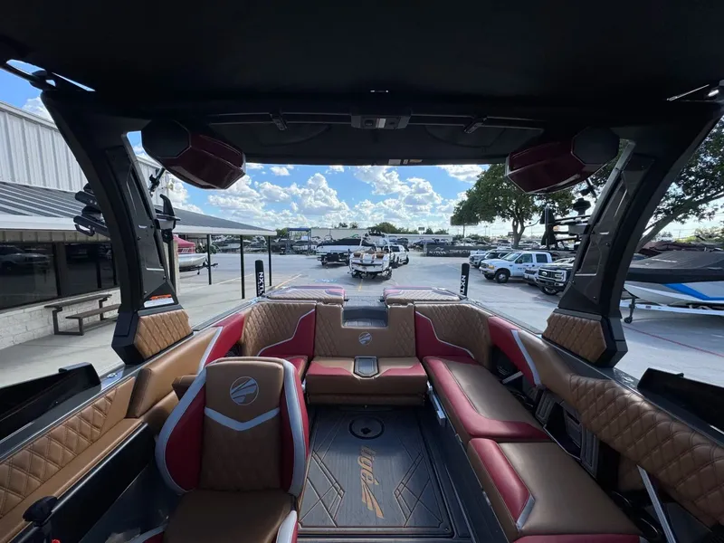 Slide: The Image of Tigé 22RZX 2024 - 26