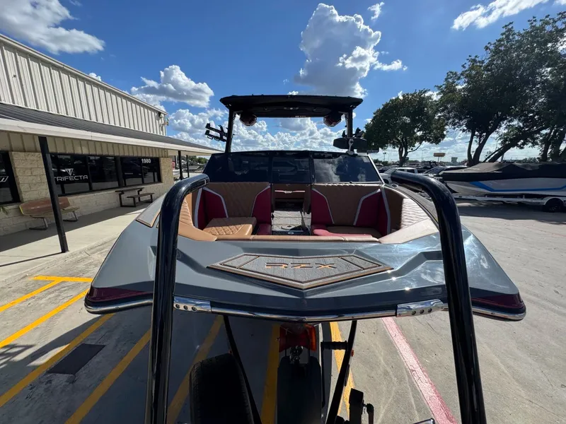 Slide: The Image of Tigé 22RZX 2024 - 8