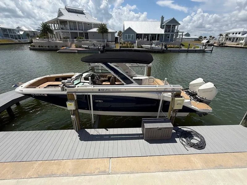 Slide: The Image of Sea Ray SDX 290 Outboard 2023 - 10