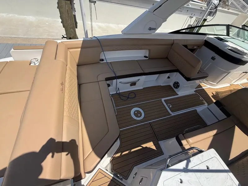 Slide: The Image of Sea Ray SDX 290 Outboard 2023 - 19