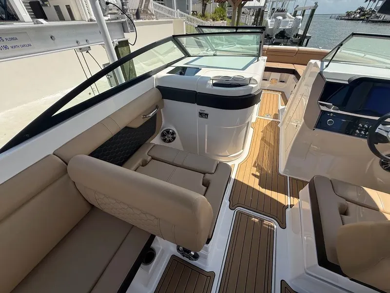 Slide: The Image of Sea Ray SDX 290 Outboard 2023 - 25