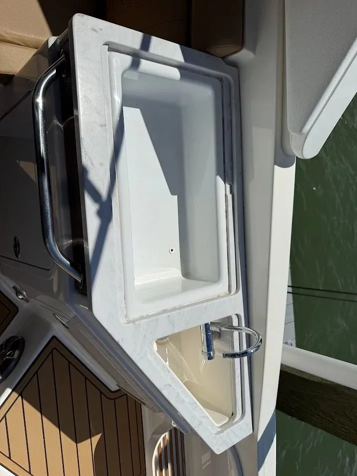 Slide: The Image of Sea Ray SDX 290 Outboard 2023 - 27