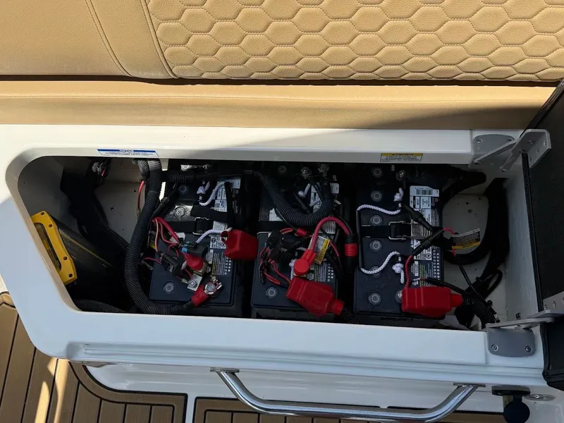 Slide: The Image of Sea Ray SDX 290 Outboard 2023 - 30