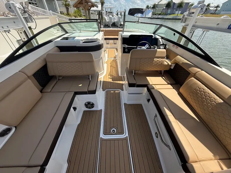 Slide: The Image of Sea Ray SDX 290 Outboard 2023 - 32