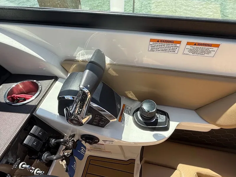 Slide: The Image of Sea Ray SDX 290 Outboard 2023 - 33