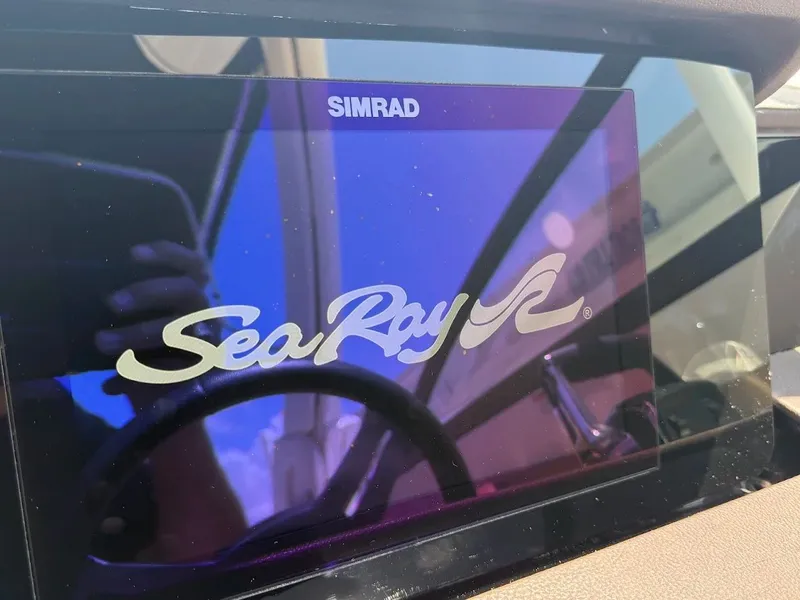 Slide: The Image of Sea Ray SDX 290 Outboard 2023 - 35