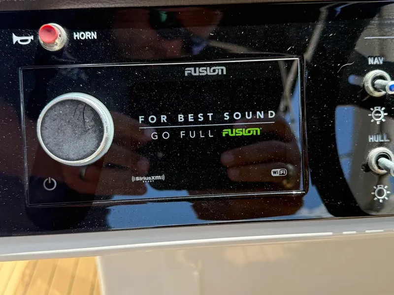 Slide: The Image of Sea Ray SDX 290 Outboard 2023 - 40