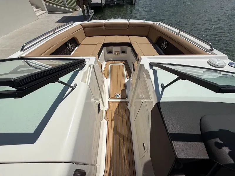 Slide: The Image of Sea Ray SDX 290 Outboard 2023 - 43