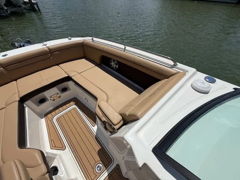 Slide: The Image of Sea Ray SDX 290 Outboard 2023 - 47