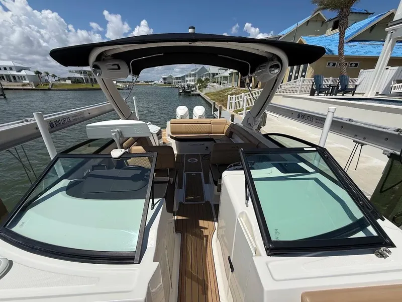 Slide: The Image of Sea Ray SDX 290 Outboard 2023 - 50