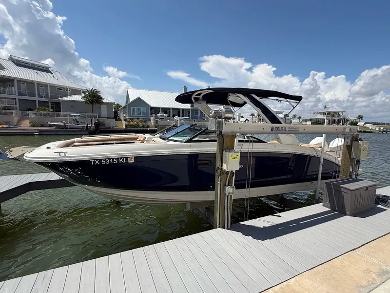 Slide: The Image of Sea Ray SDX 290 Outboard 2023 - 6