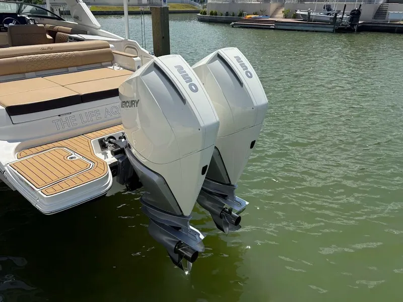 Slide: The Image of Sea Ray SDX 290 Outboard 2023 - 9
