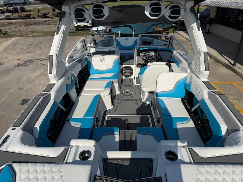 Slide: The Image of Tigé 24RZX 2026 - 12