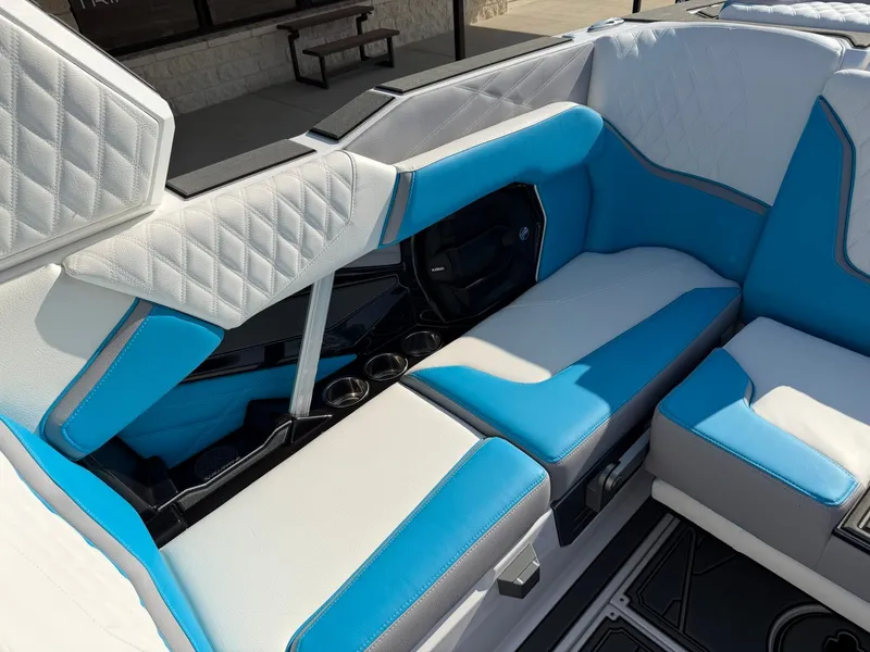 Slide: The Image of Tigé 24RZX 2026 - 17