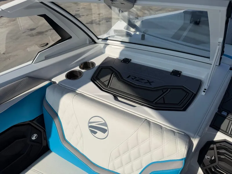 Slide: The Image of Tigé 24RZX 2026 - 24