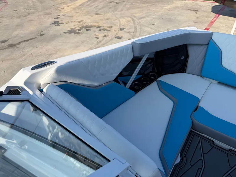 Slide: The Image of Tigé 24RZX 2026 - 25