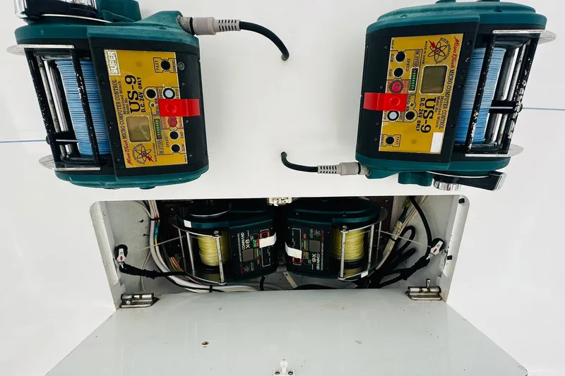 Slide: The Image of Custom Carolina 2000 Precision Sportfish electronic fishing equipment, featuring US-9 microcomputer controls. - 15