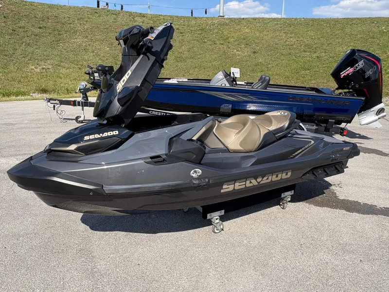 Slide: The Image of Sea-Doo GTX Limited 300 iDF 2022 - 18
