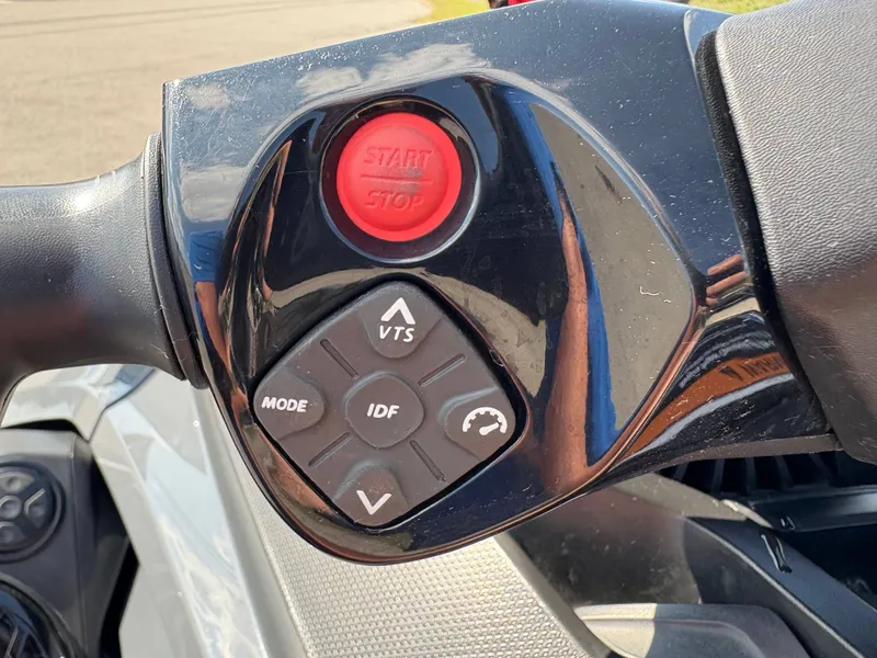 Slide: The Image of Sea-Doo GTX Limited 300 iDF 2022 - 19