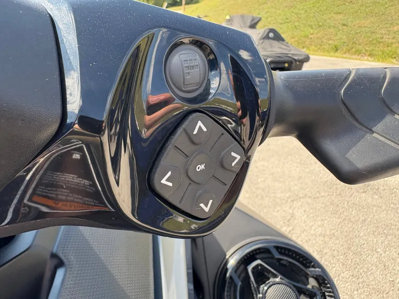 Slide: The Image of Sea-Doo GTX Limited 300 iDF 2022 - 20