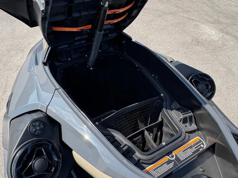 Slide: The Image of Sea-Doo GTX Limited 300 iDF 2022 - 21