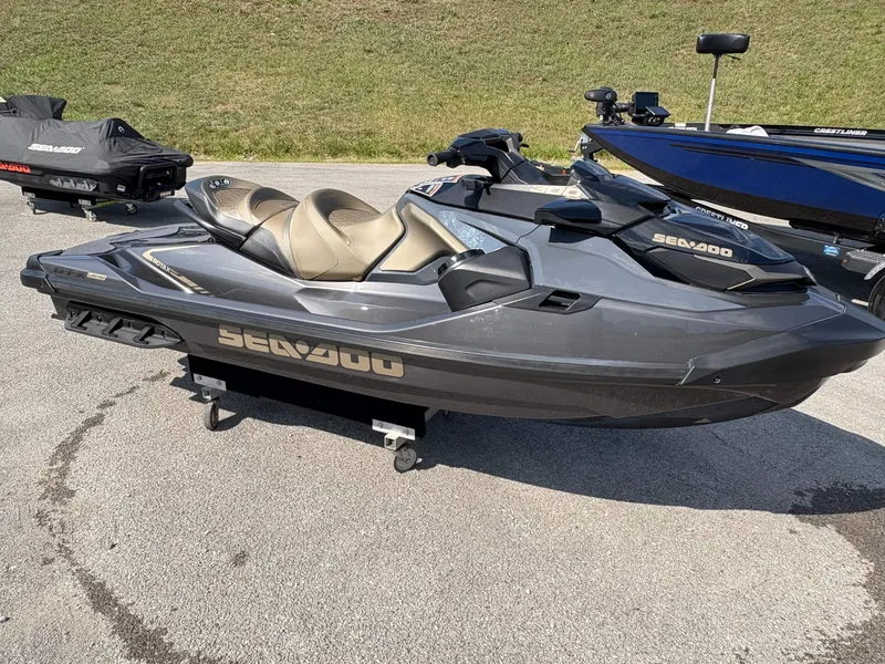 Slide: The Image of Sea-Doo GTX Limited 300 iDF 2022 - 28