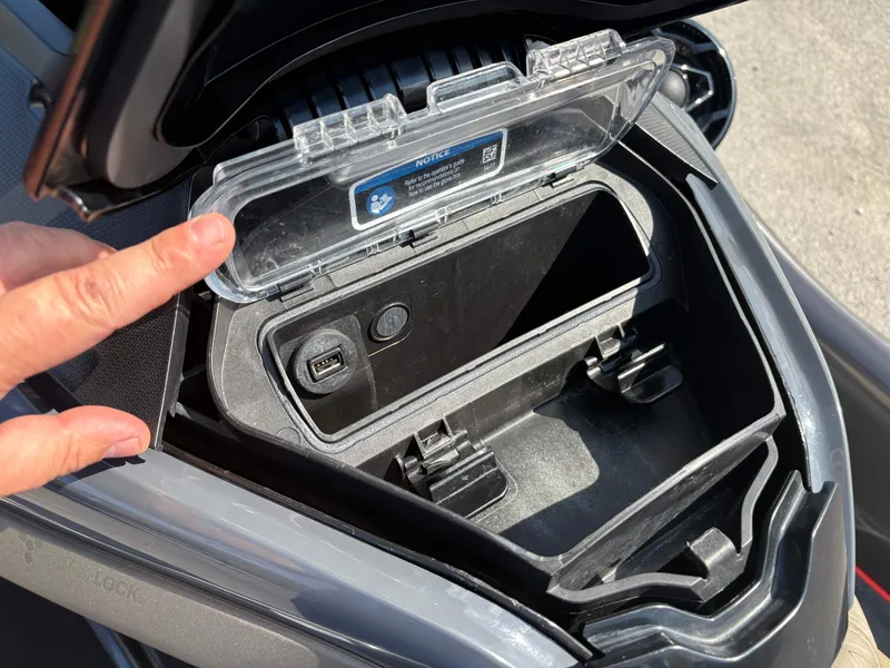 Slide: The Image of Sea-Doo GTX Limited 300 iDF 2022 - 30