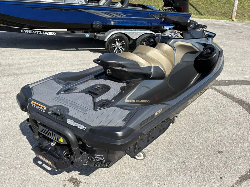 Slide: The Image of Sea-Doo GTX Limited 300 iDF 2022 - 32