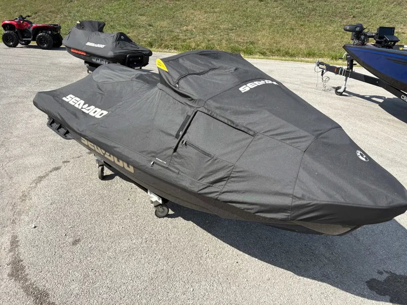 Slide: The Image of Sea-Doo GTX Limited 300 iDF 2022 - 5
