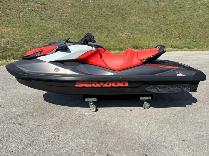 Slide: The Image of Sea-Doo GTI SE 130 2023 - 19
