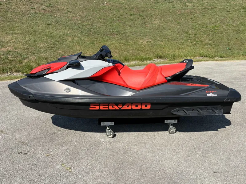 Slide: The Image of Sea-Doo GTI SE 130 2023 - 21