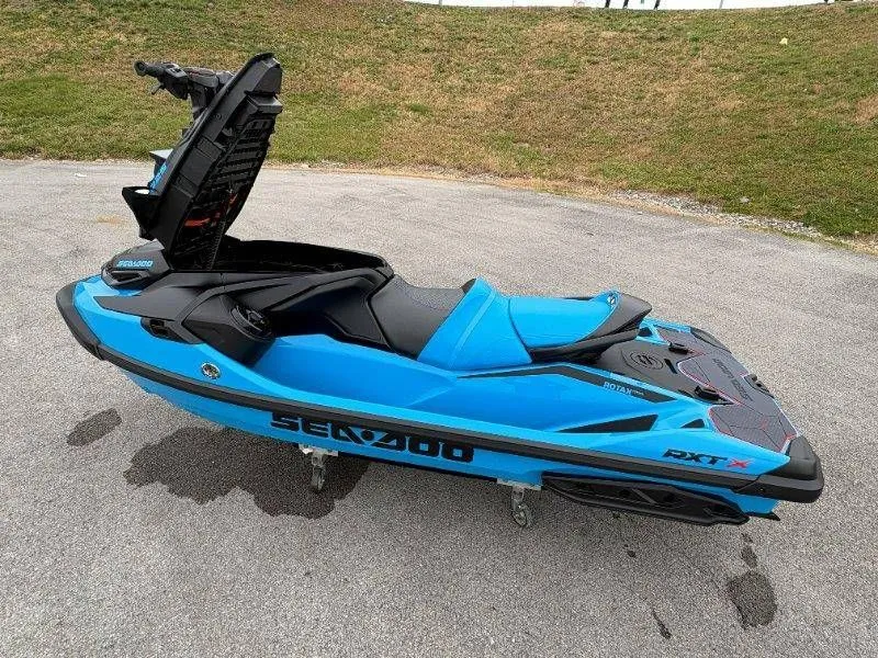 Slide: The Image of Sea-Doo RXT-X 325 2026 - 36