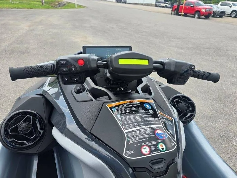 Slide: The Image of Sea-Doo RXT-X 325 2026 - 17