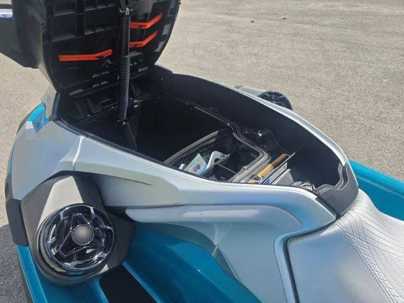 Slide: The Image of Sea-Doo GTX Limited 325 w/ Sound 2026 - 39