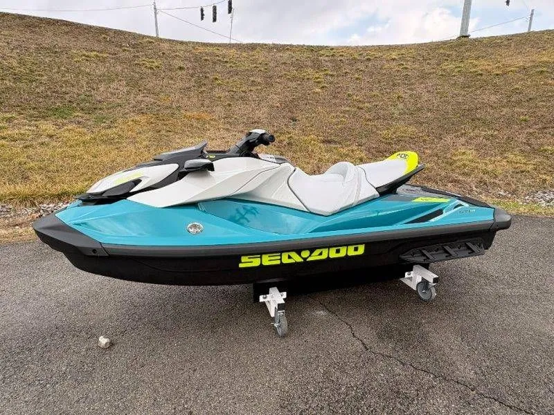 Slide: The Image of Sea-Doo GTI SE 170 2026 - 23