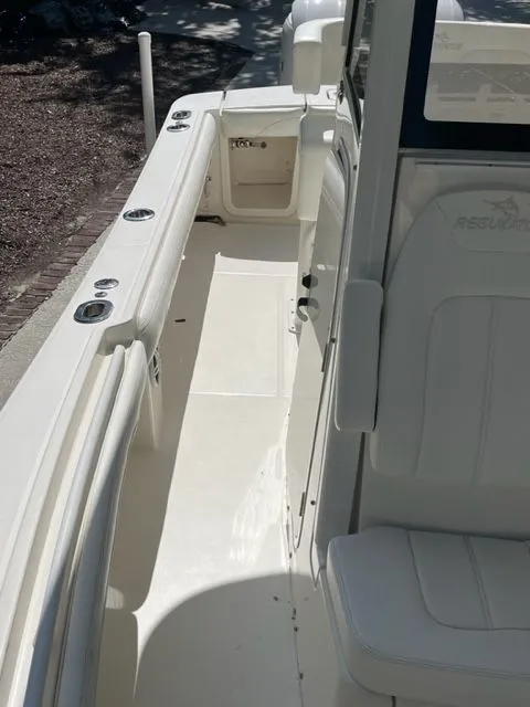 Slide: The Image of Regulator Marine 23 Cc 2022 - 9