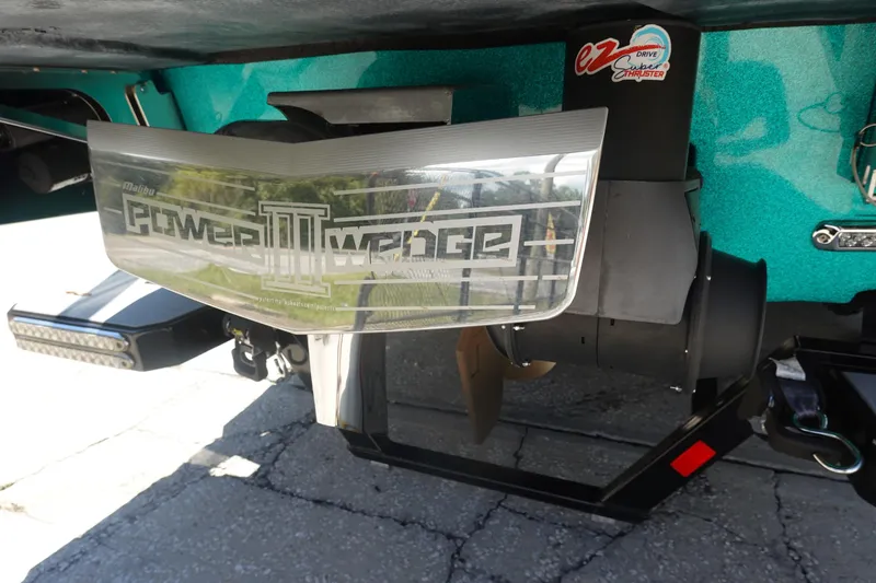 Slide: The Image of 2019 Malibu Wakesetter 23 LSV Power Wedge III detail, showcasing advanced wakeboarding technology. - 6