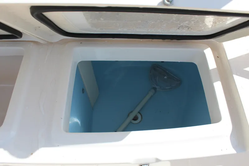 Slide: The Image of Livewell compartment on 2018 Grady-White Canyon 306 boat with a net inside. - 16