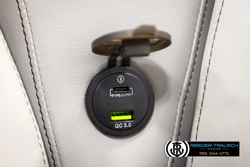Slide: The Image of USB Type-C and QC 3.0 charging ports on Avalon VEN85 VRB 2026 boat interior. - 49